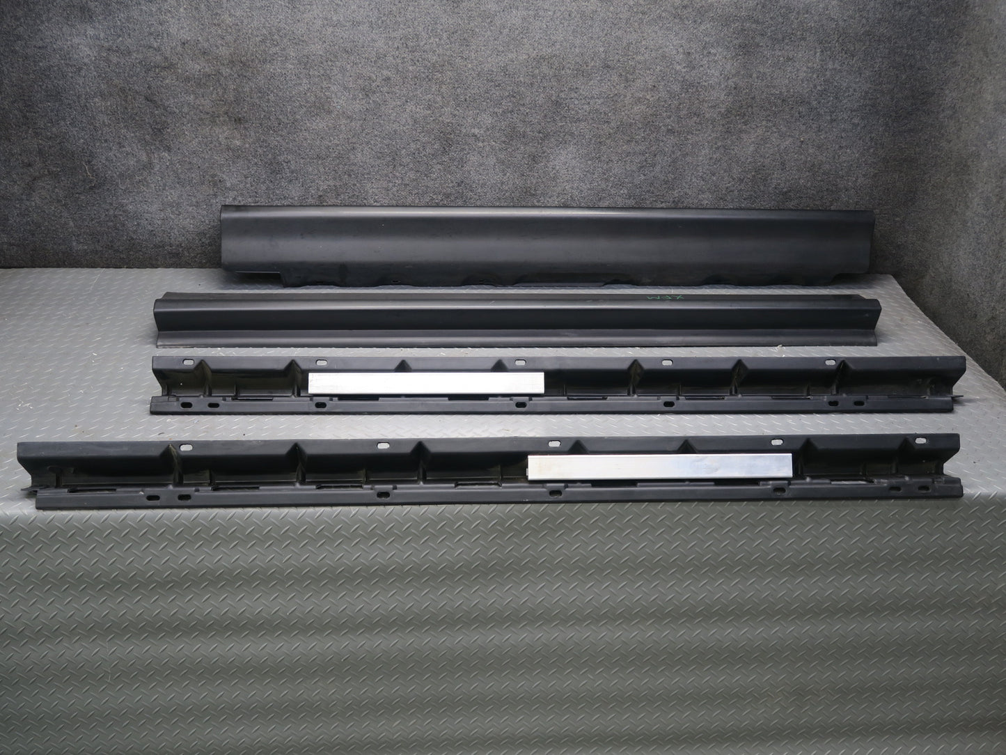 00-06 BMW E53 X5 Side Skirt Rocker Panel Molding Support Frame Set OEM