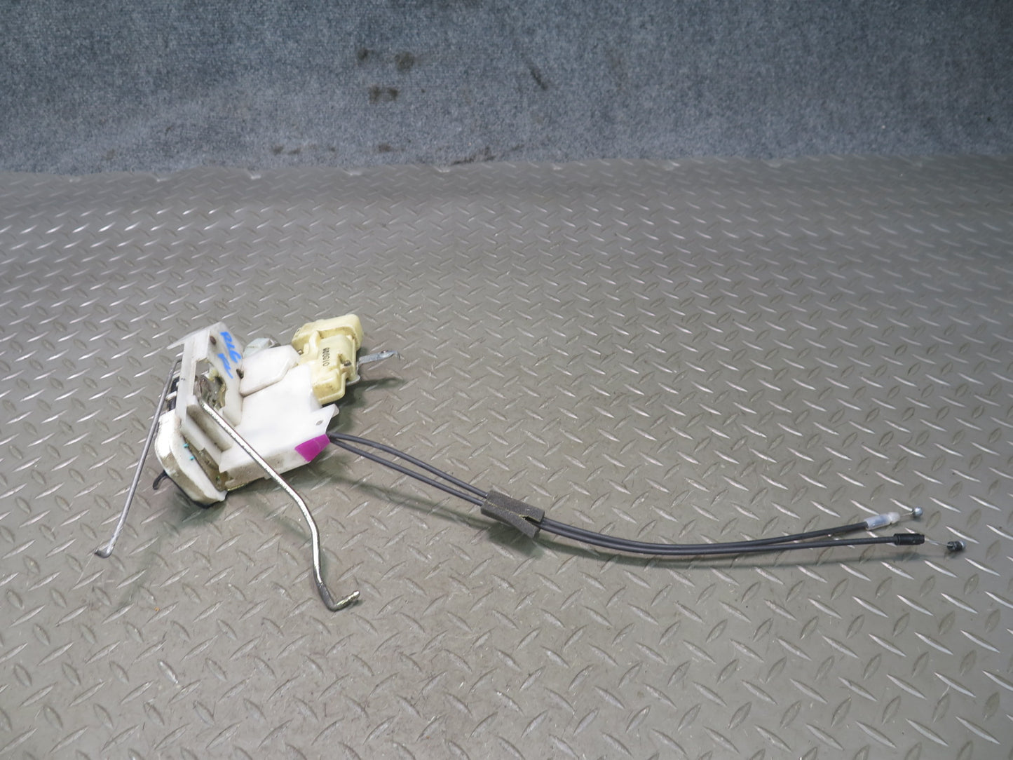 01-05 Lexus UZS160 GS300 GS430 Front Left Driver Door Lock Latch Actuator OEM