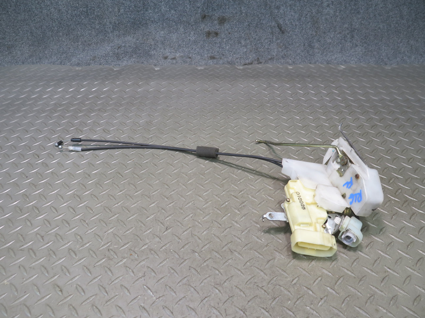 01-05 Lexus UZS160 GS300 GS430 Front Left Driver Door Lock Latch Actuator OEM