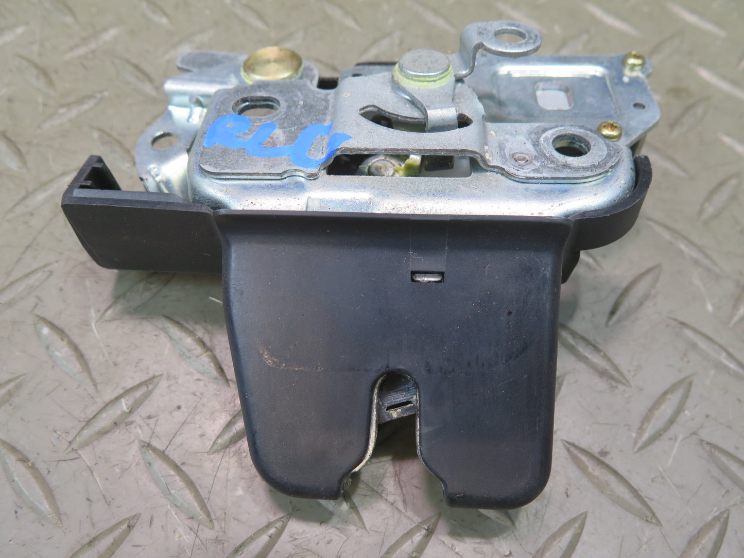 01-05 Lexus JZS160 GS300 GS430 Rear Trunk Lock Latch Actuator OEM