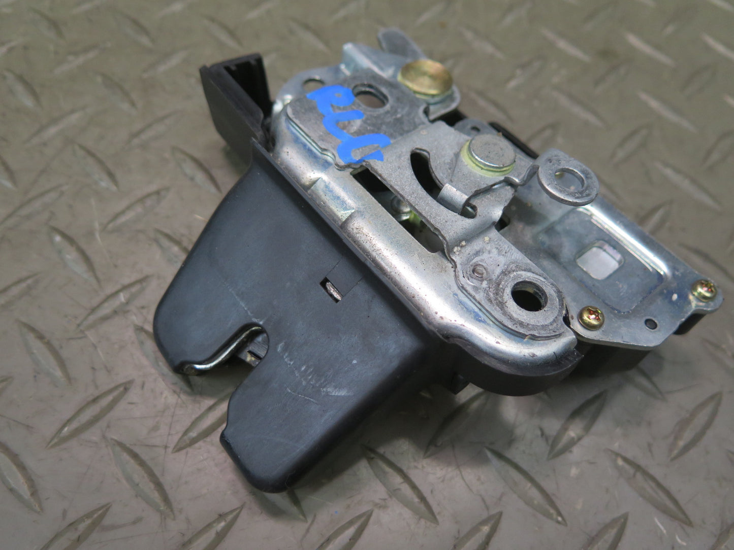 01-05 Lexus JZS160 GS300 GS430 Rear Trunk Lock Latch Actuator OEM