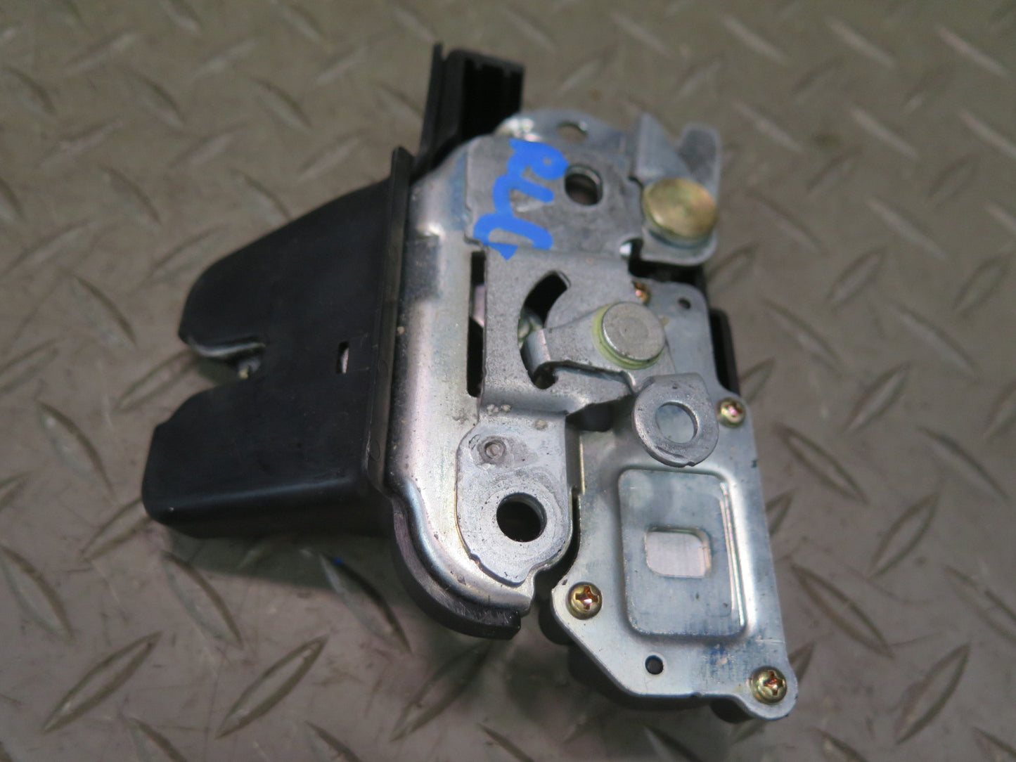 01-05 Lexus JZS160 GS300 GS430 Rear Trunk Lock Latch Actuator OEM