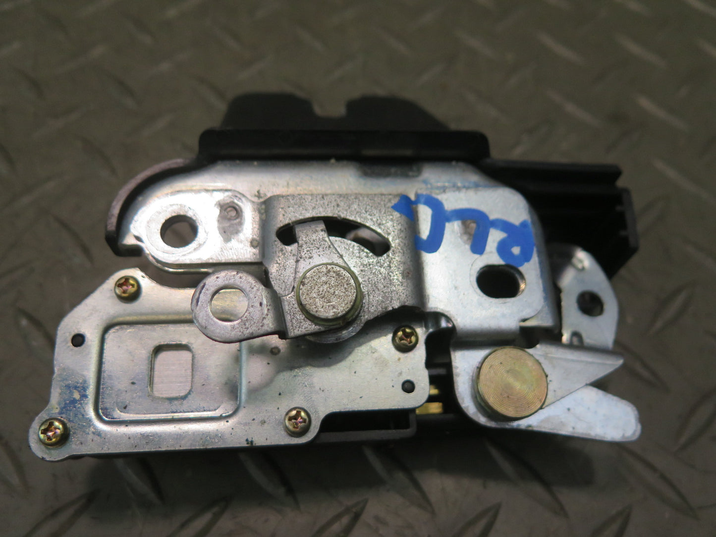 01-05 Lexus JZS160 GS300 GS430 Rear Trunk Lock Latch Actuator OEM