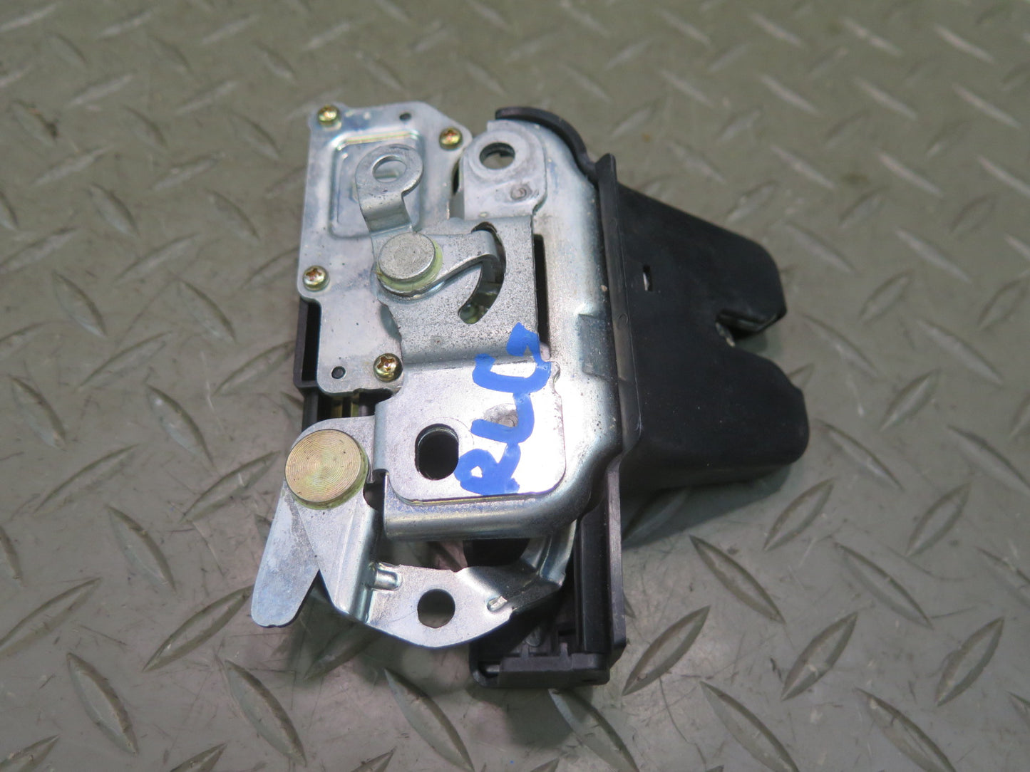 01-05 Lexus JZS160 GS300 GS430 Rear Trunk Lock Latch Actuator OEM