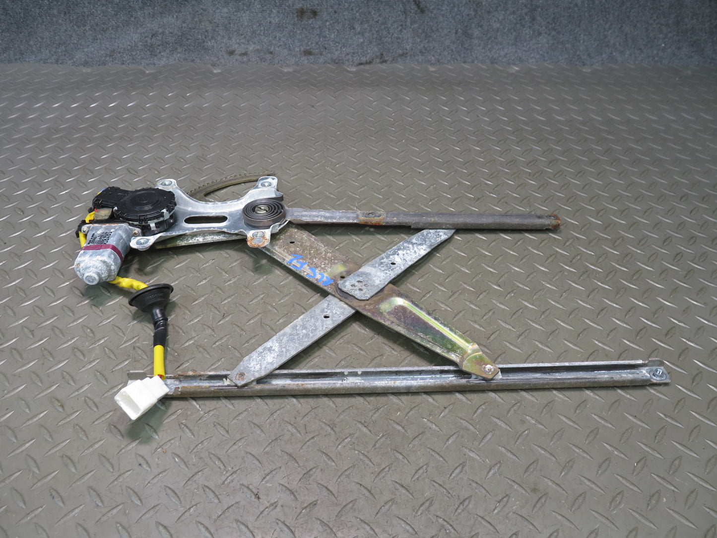 98-05 Lexus GS300 GS400 GS430 Front Left Door Window Regulator w Motor OEM