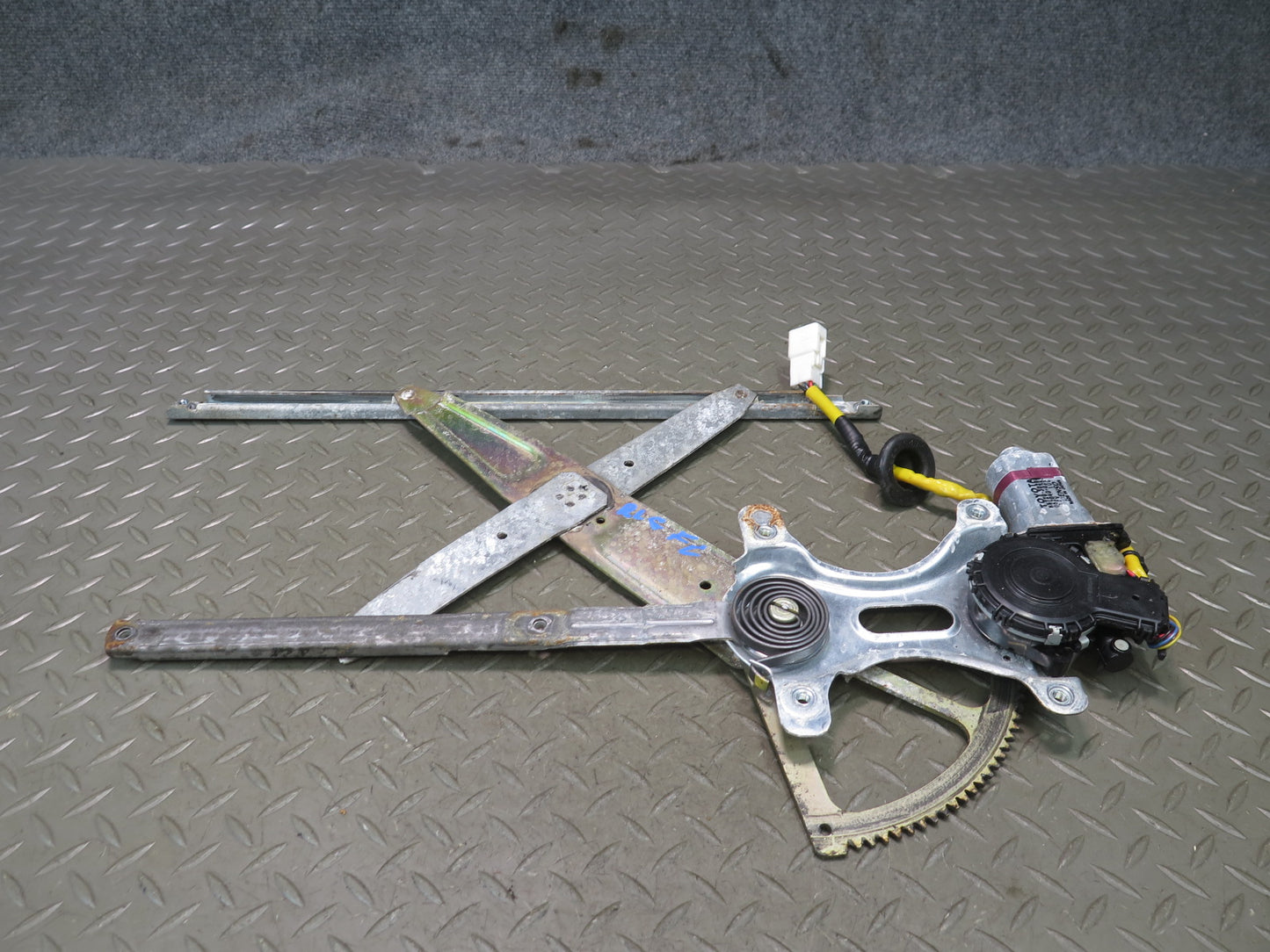 98-05 Lexus GS300 GS400 GS430 Front Left Door Window Regulator w Motor OEM