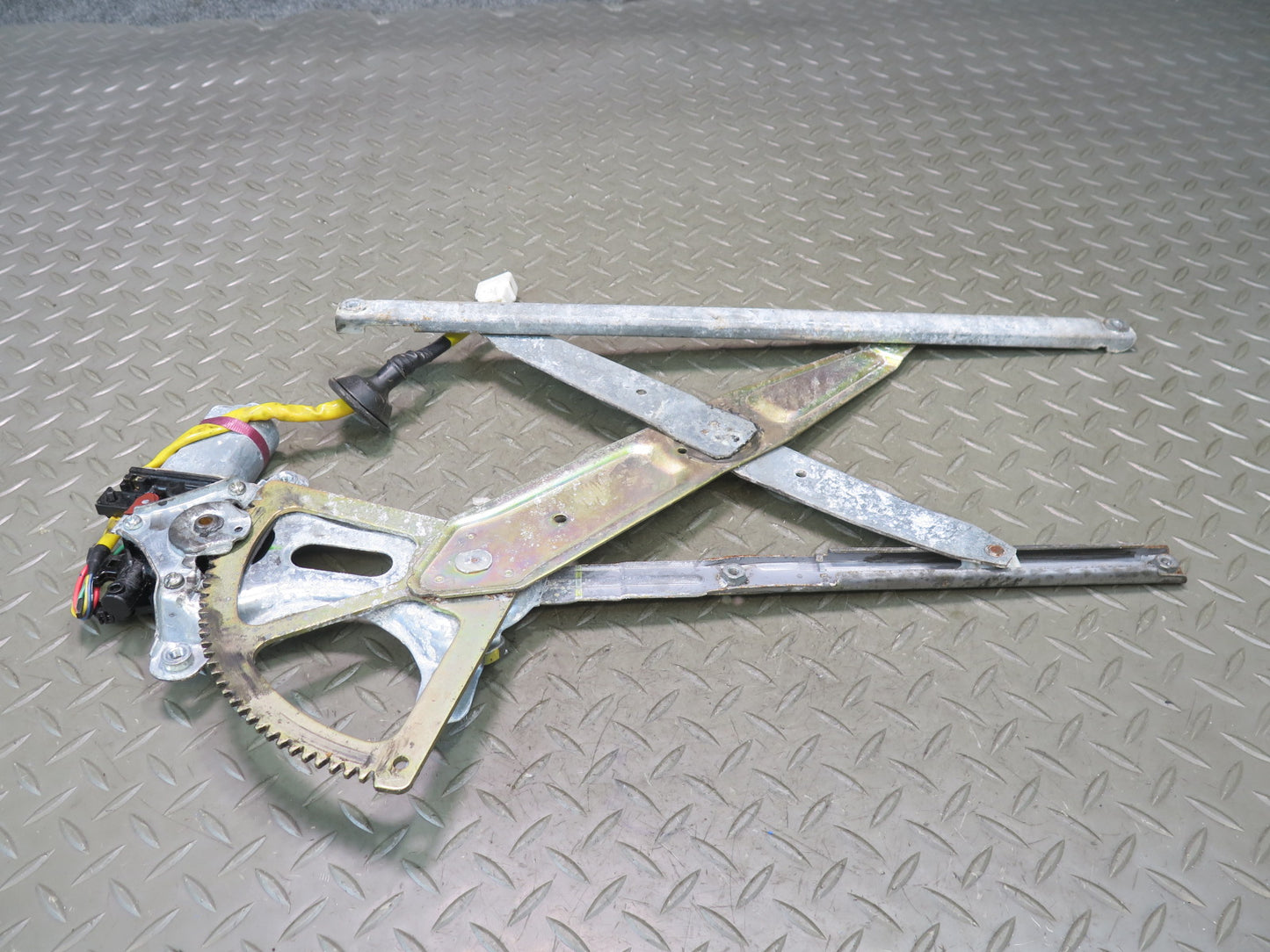 98-05 Lexus GS300 GS400 GS430 Front Left Door Window Regulator w Motor OEM