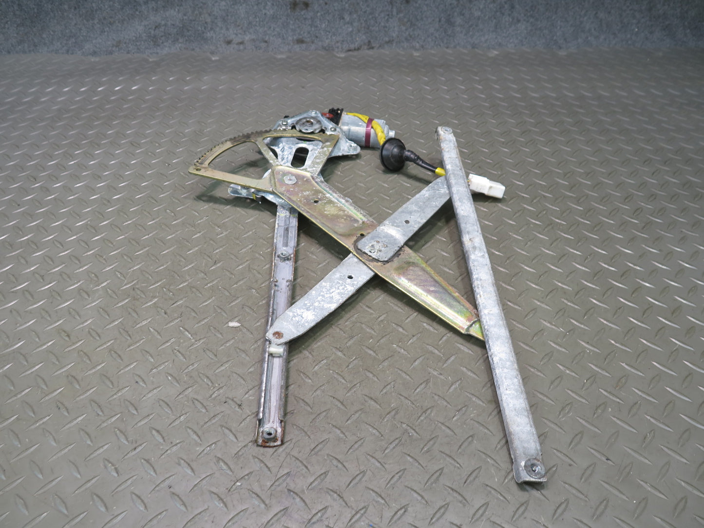98-05 Lexus GS300 GS400 GS430 Front Left Door Window Regulator w Motor OEM