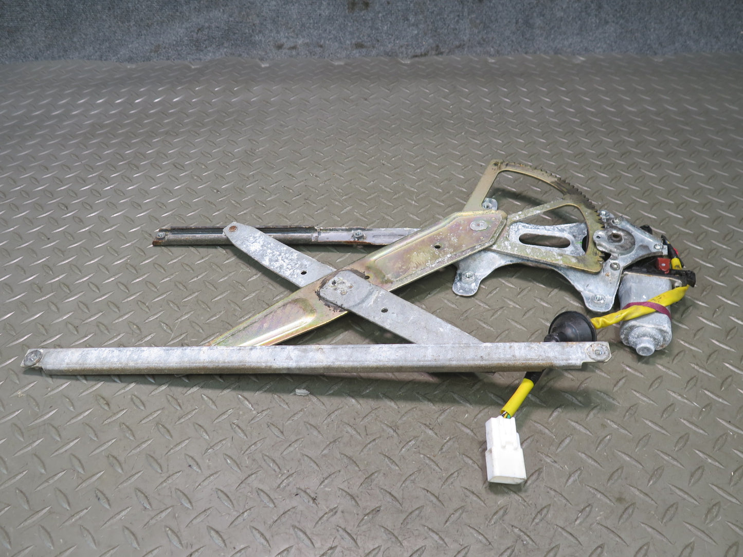 98-05 Lexus GS300 GS400 GS430 Front Left Door Window Regulator w Motor OEM