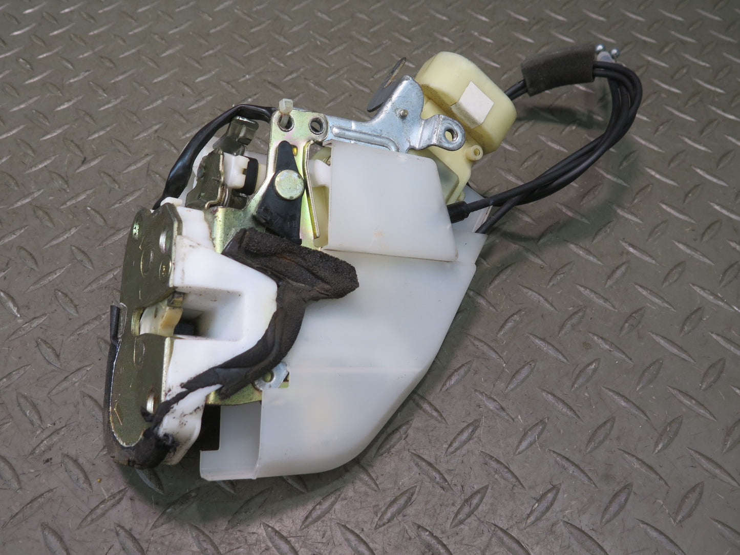98-05 Lexus UZS160 GS300 GS400 GS430 Rear Right Door Lock Latch Actuator OEM