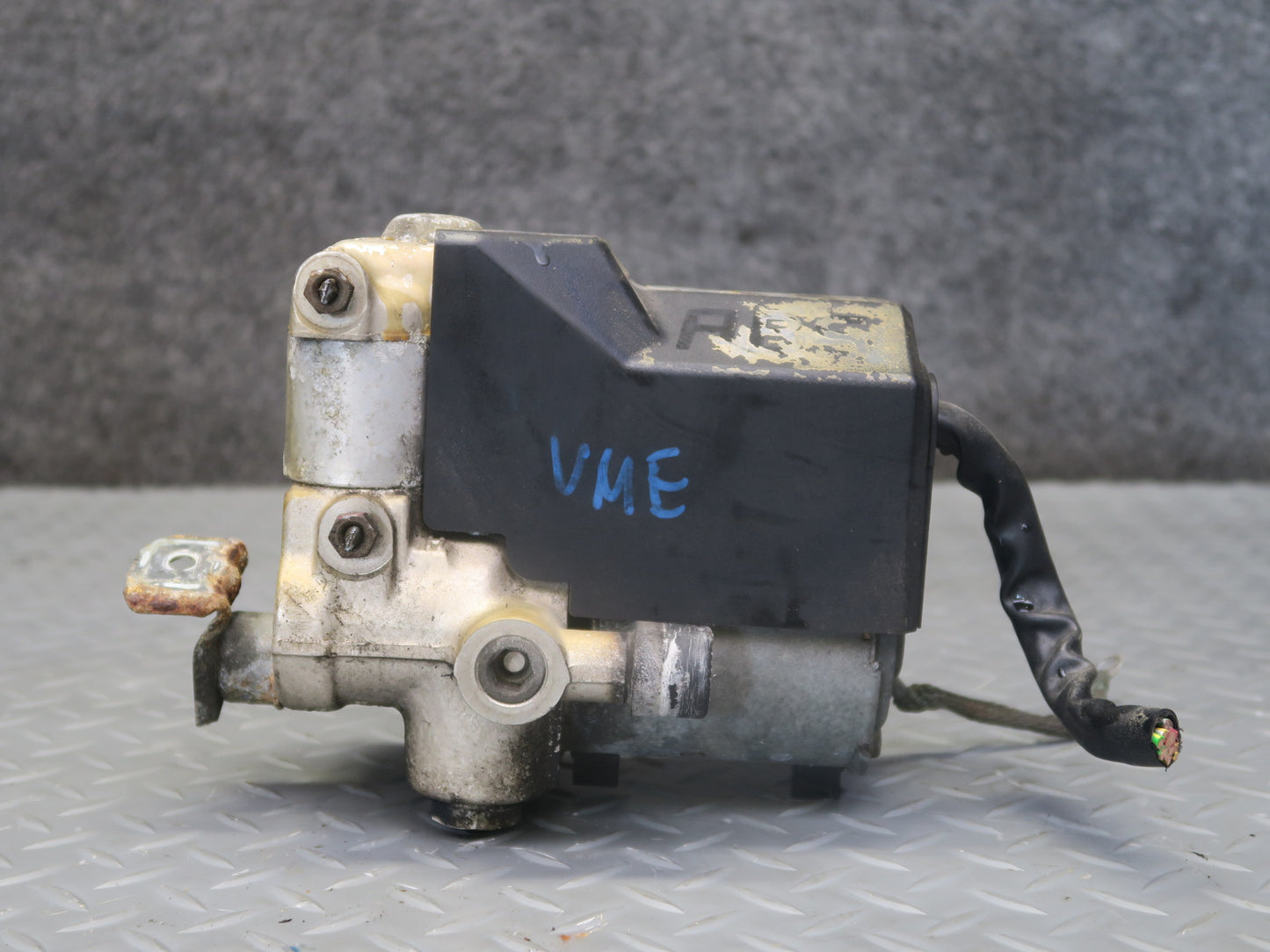 88-93 Mercedes W124 300E Anti Lock Brake ABS  Pump Module 0265200043 OEM