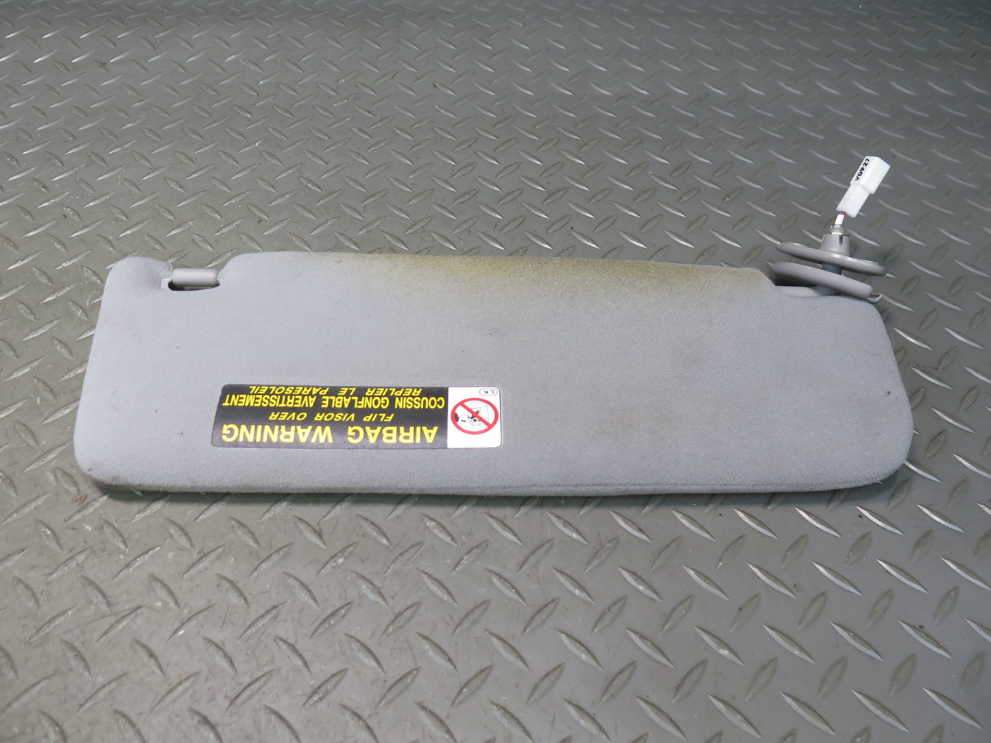 01-05 Lexus UZS160 GS300 GS430 Set of 2 Front Left & Right Sun Visor Gray OEM