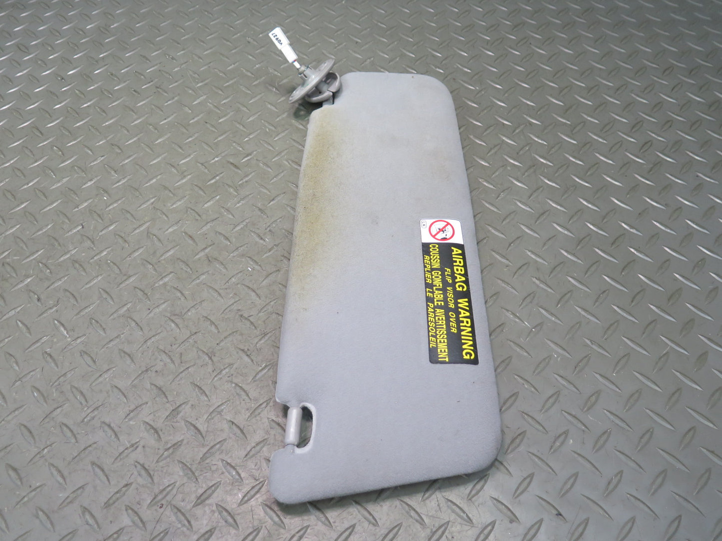 01-05 Lexus UZS160 GS300 GS430 Set of 2 Front Left & Right Sun Visor Gray OEM