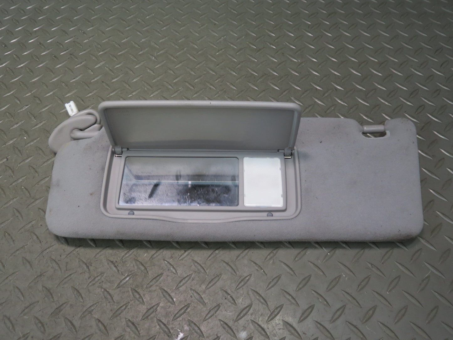 01-05 Lexus UZS160 GS300 GS430 Set of 2 Front Left & Right Sun Visor Gray OEM