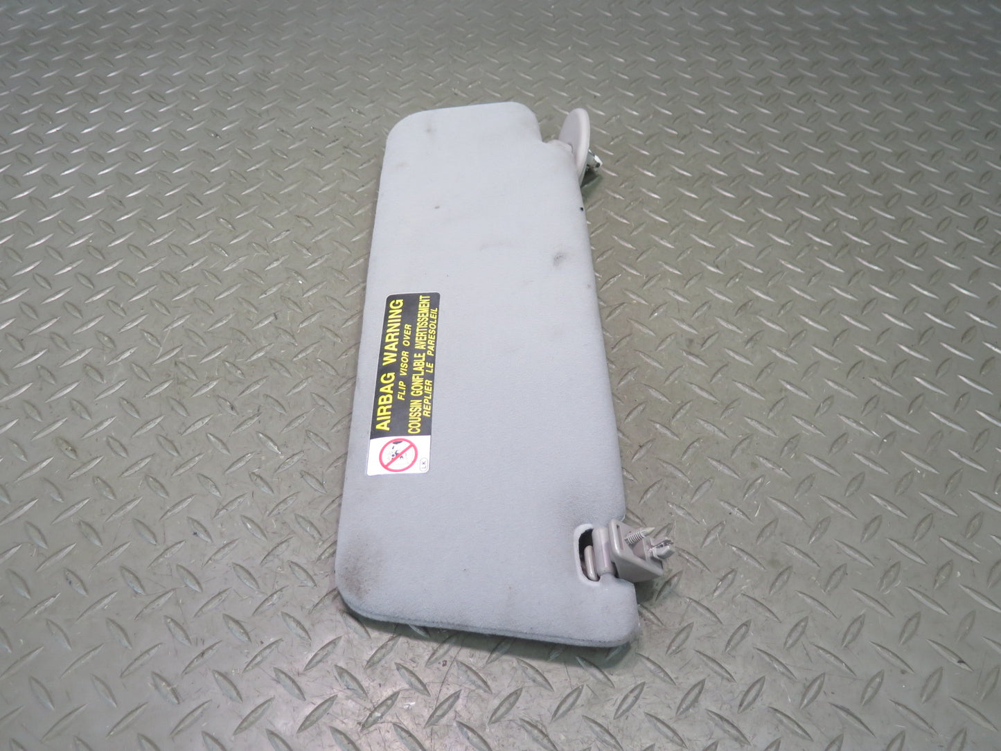 01-05 Lexus UZS160 GS300 GS430 Set of 2 Front Left & Right Sun Visor Gray OEM
