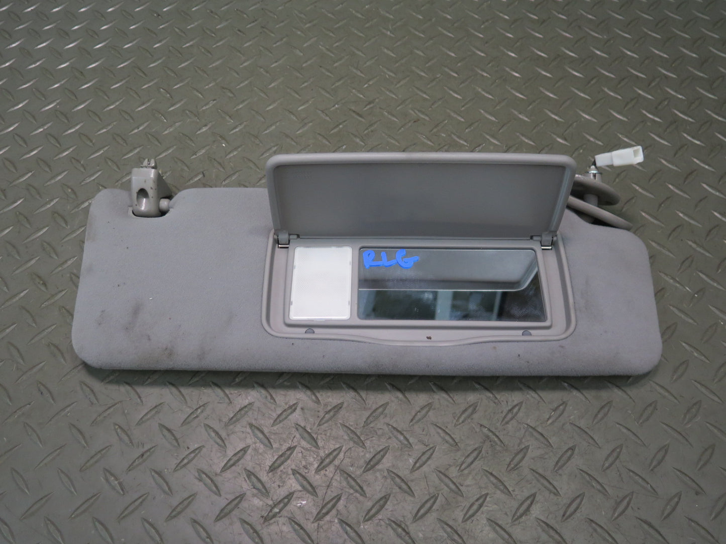 01-05 Lexus UZS160 GS300 GS430 Set of 2 Front Left & Right Sun Visor Gray OEM
