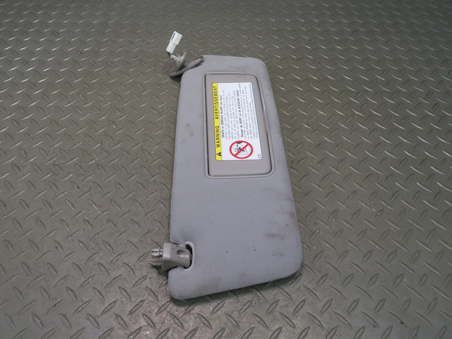 01-05 Lexus UZS160 GS300 GS430 Set of 2 Front Left & Right Sun Visor Gray OEM