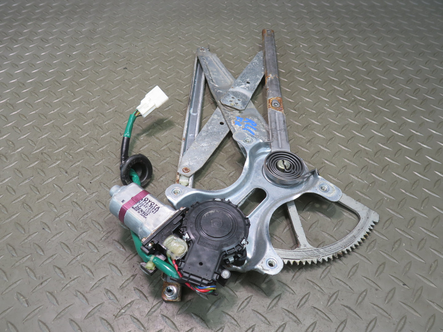 98-05 Lexus GS300 GS400 GS430 Front Right Door Window Regulator w Motor OEM