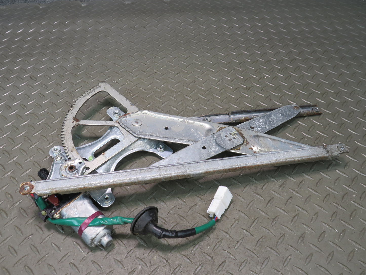98-05 Lexus GS300 GS400 GS430 Front Right Door Window Regulator w Motor OEM