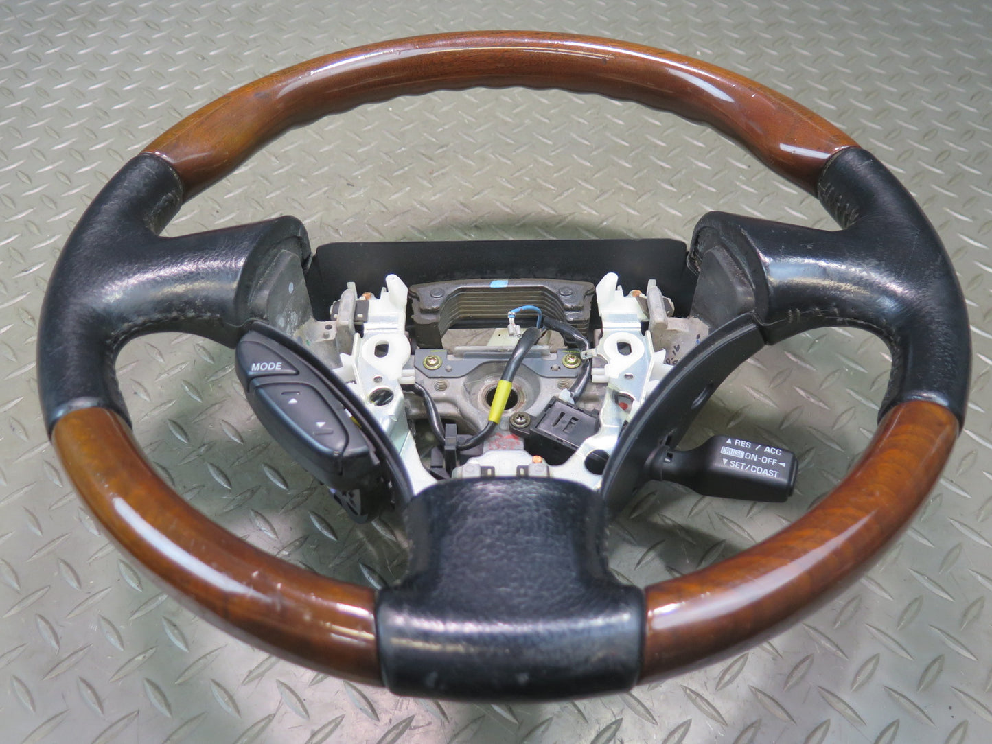 01-05 Lexus UZS160 GS300 GS430 Leather Wood Steering w Controls OEM
