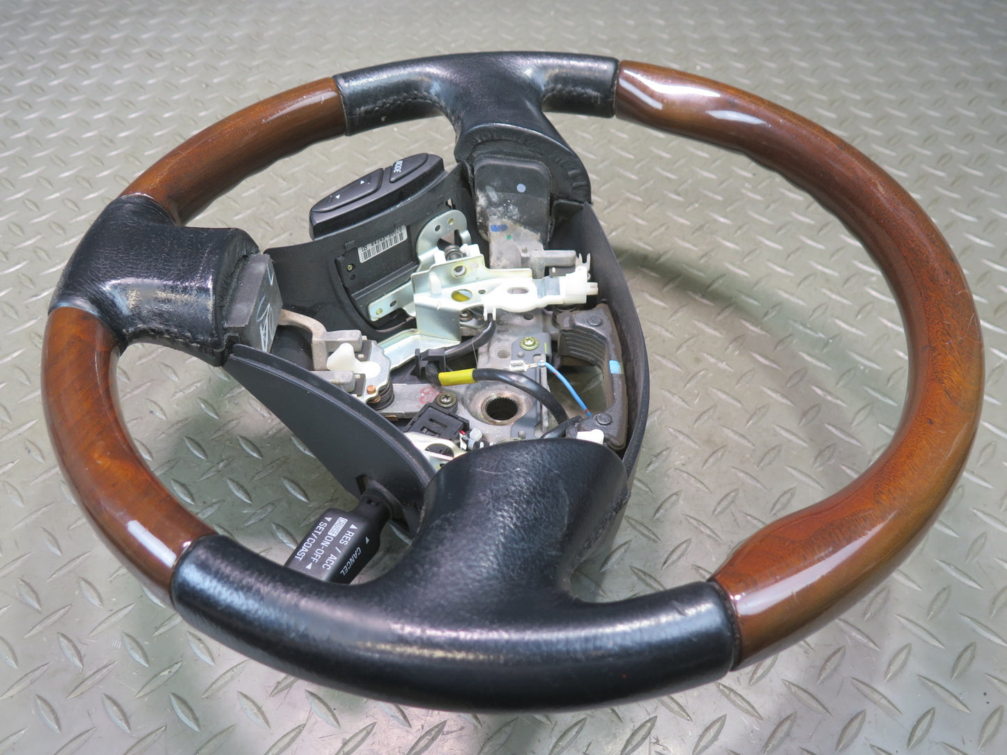 01-05 Lexus UZS160 GS300 GS430 Leather Wood Steering w Controls OEM