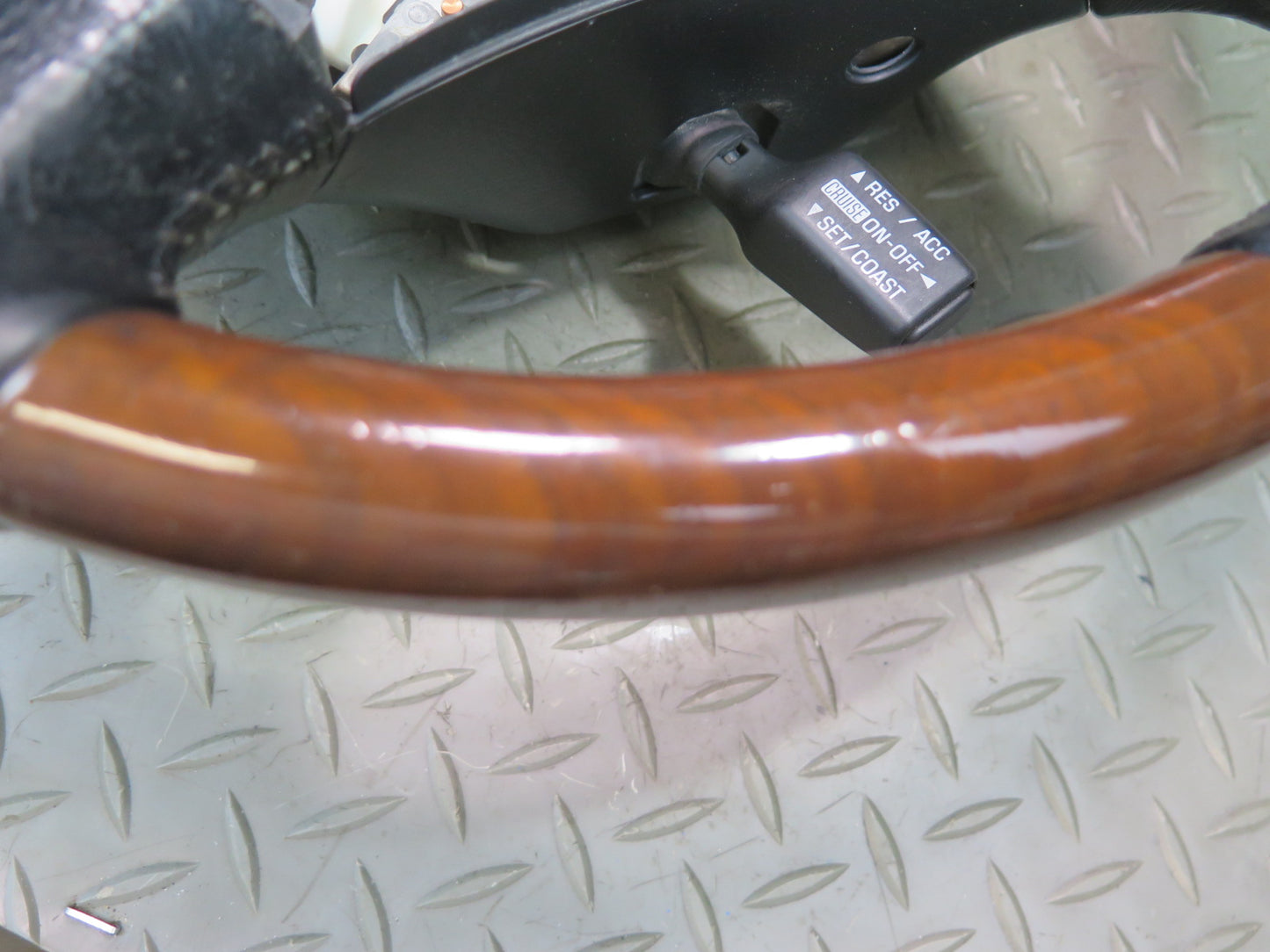 01-05 Lexus UZS160 GS300 GS430 Leather Wood Steering w Controls OEM