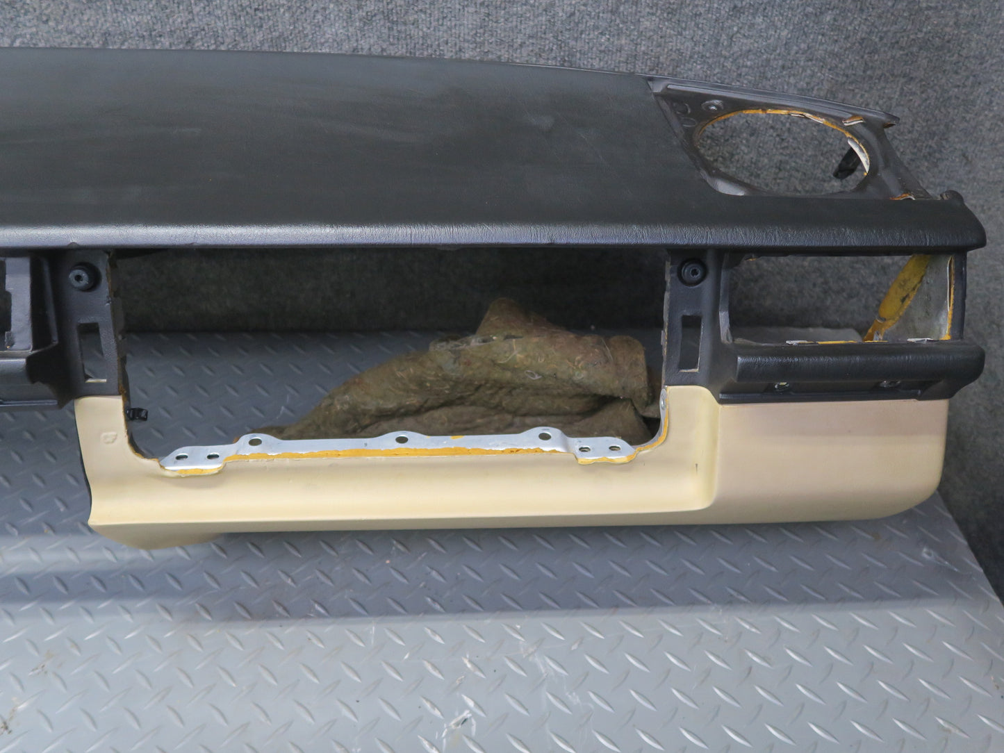 90-93 Mercedes W124 300E Dashboard Dash Instrument Panel Cover Panel OEM