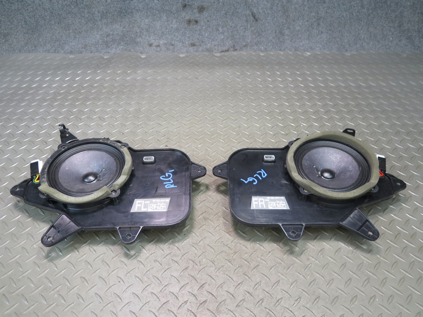 01-05 Lexus UZS160 GS300 GS430 Set of 2 Mark Levinson Front Door Speaker OEM