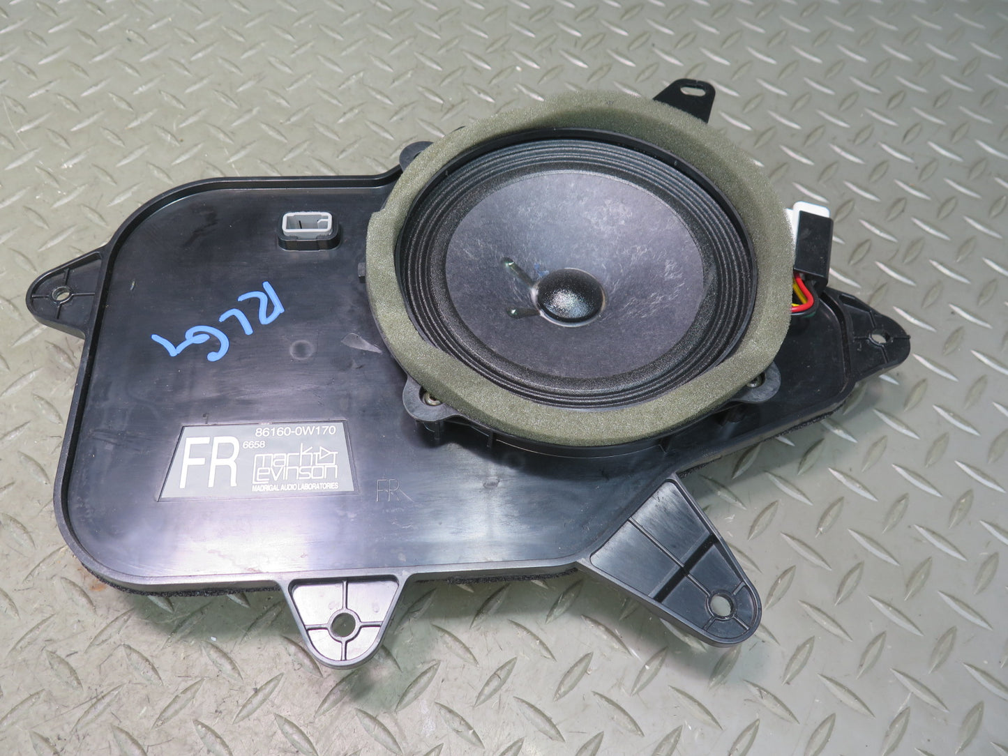 01-05 Lexus UZS160 GS300 GS430 Set of 2 Mark Levinson Front Door Speaker OEM