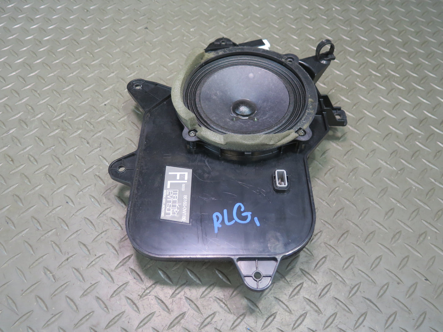 01-05 Lexus UZS160 GS300 GS430 Set of 2 Mark Levinson Front Door Speaker OEM