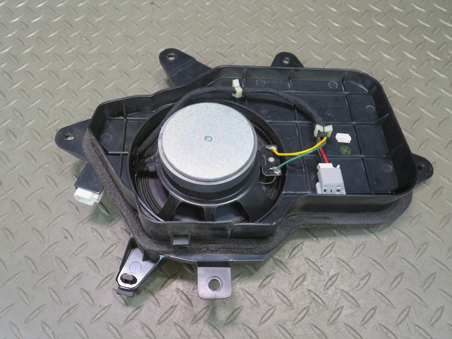 01-05 Lexus UZS160 GS300 GS430 Set of 2 Mark Levinson Front Door Speaker OEM