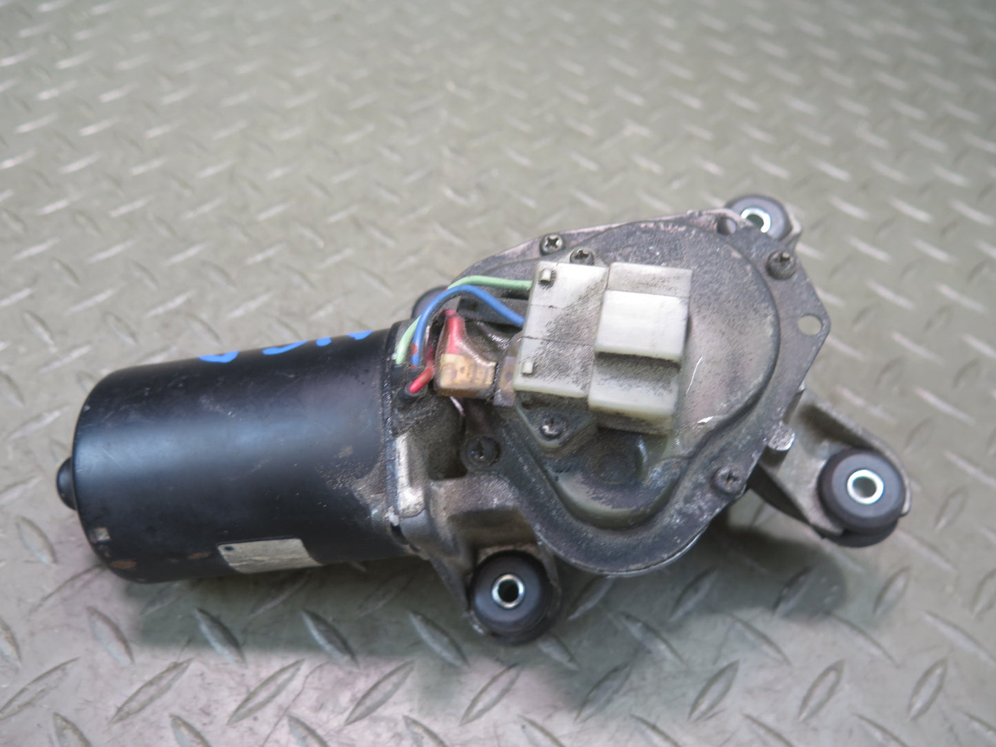 95-97 Nissan Gloria HY33 Front Windshield Wiper Drive Motor OEM