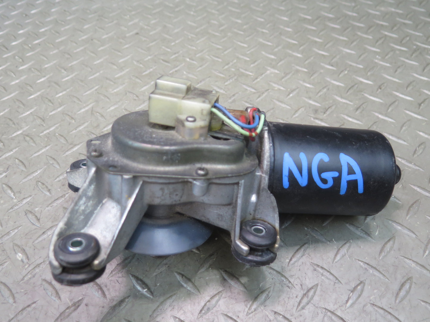 95-97 Nissan Gloria HY33 Front Windshield Wiper Drive Motor OEM