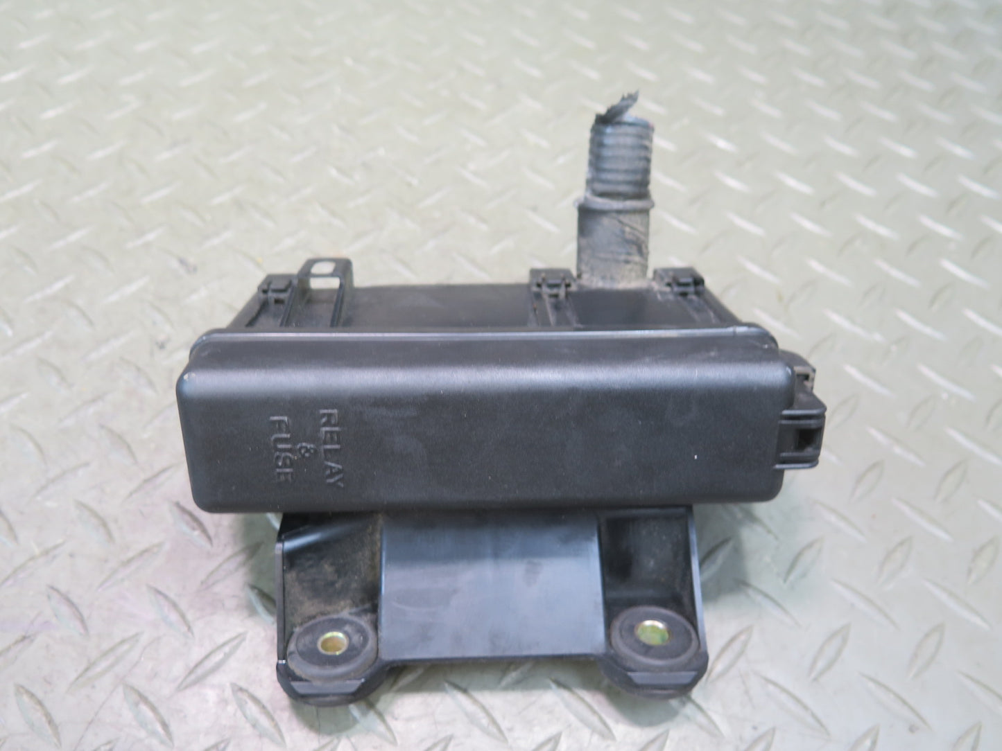 01-05 Lexus JZS160 GS430 Underhood Fuse Relay Box 3138XA2 OEM