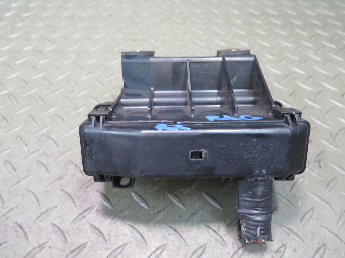 01-05 Lexus JZS160 GS430 Underhood Fuse Relay Box 3138XA2 OEM
