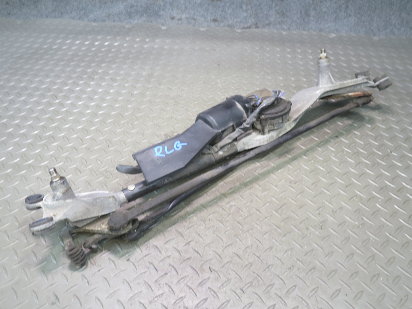 01-05 Lexus UZS160 GS300 GS430 Windshield Wiper Transmission Linkage w Motor OEM