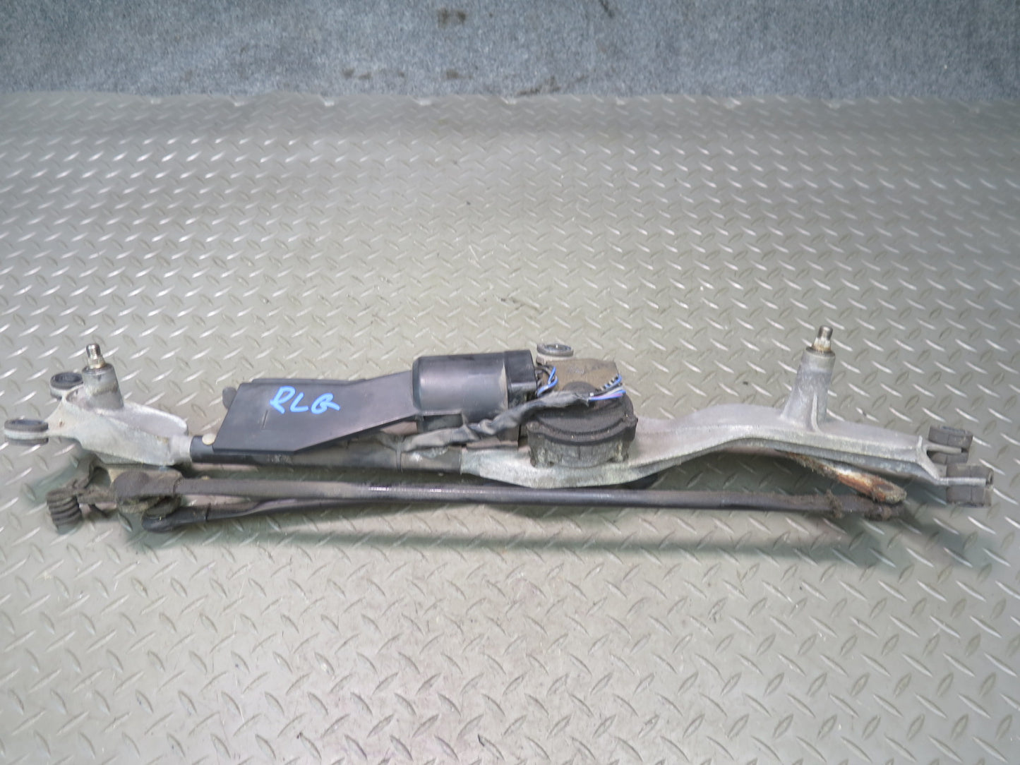 01-05 Lexus UZS160 GS300 GS430 Windshield Wiper Transmission Linkage w Motor OEM