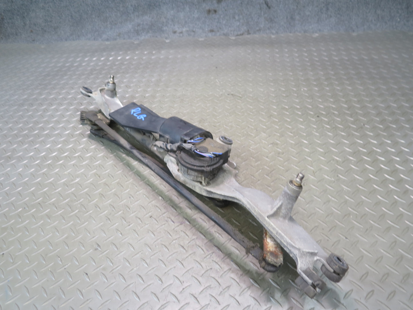 01-05 Lexus UZS160 GS300 GS430 Windshield Wiper Transmission Linkage w Motor OEM