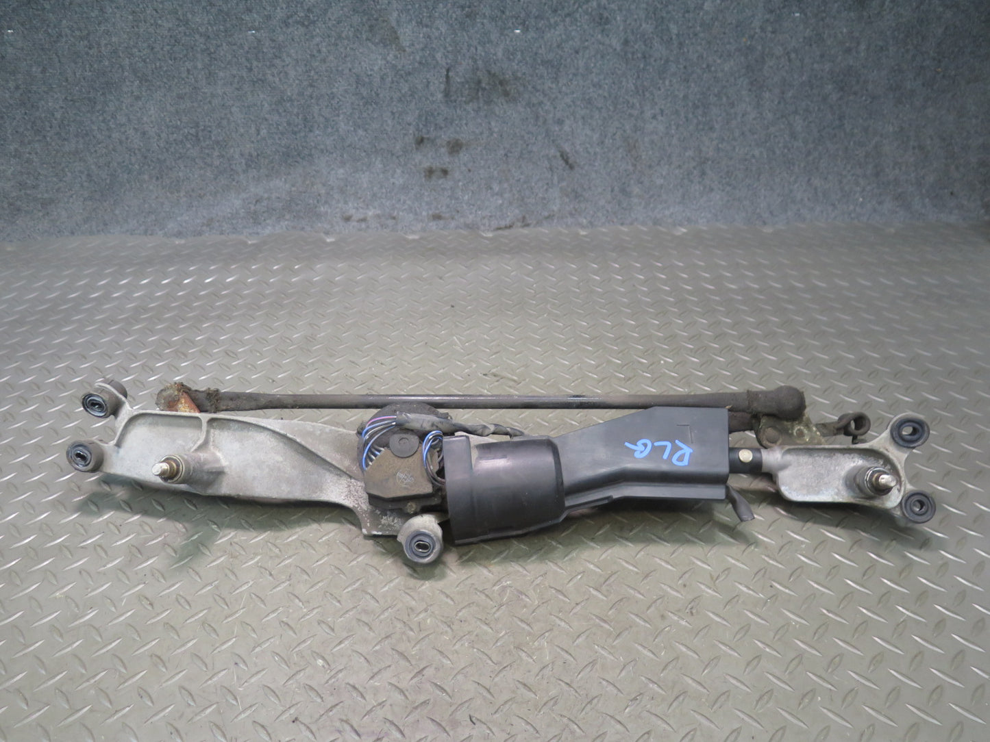 01-05 Lexus UZS160 GS300 GS430 Windshield Wiper Transmission Linkage w Motor OEM