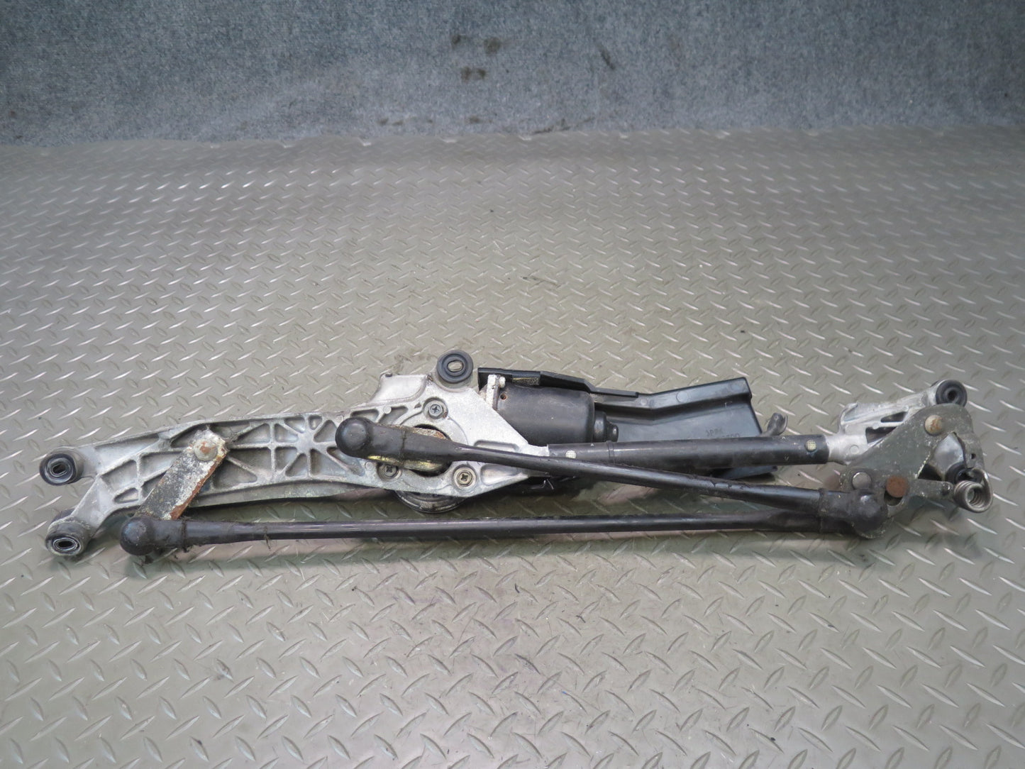 01-05 Lexus UZS160 GS300 GS430 Windshield Wiper Transmission Linkage w Motor OEM
