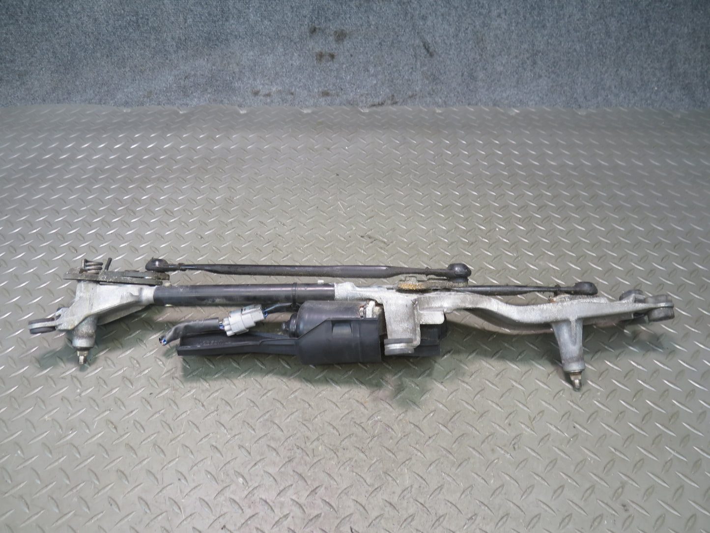 01-05 Lexus UZS160 GS300 GS430 Windshield Wiper Transmission Linkage w Motor OEM
