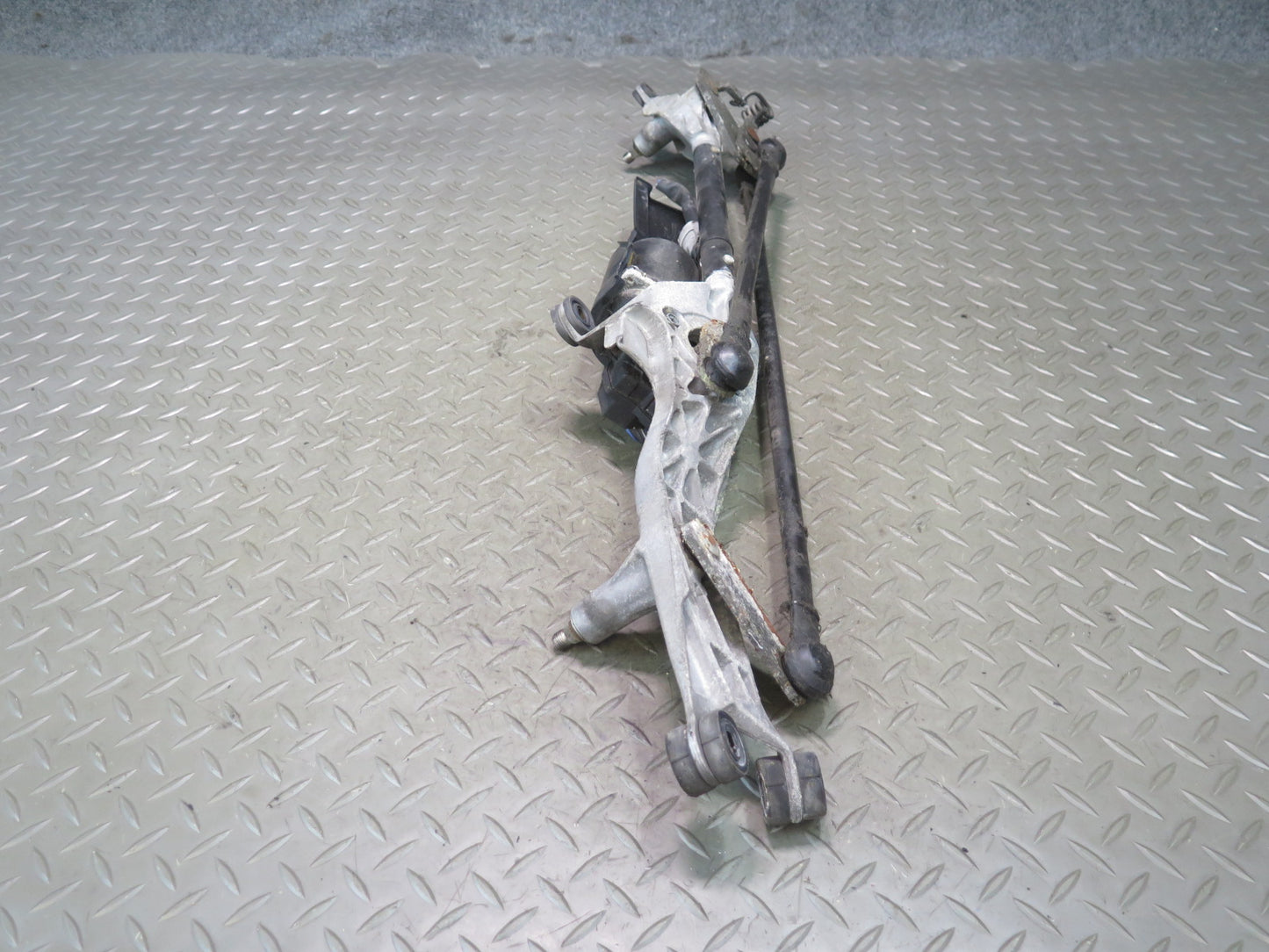 01-05 Lexus UZS160 GS300 GS430 Windshield Wiper Transmission Linkage w Motor OEM