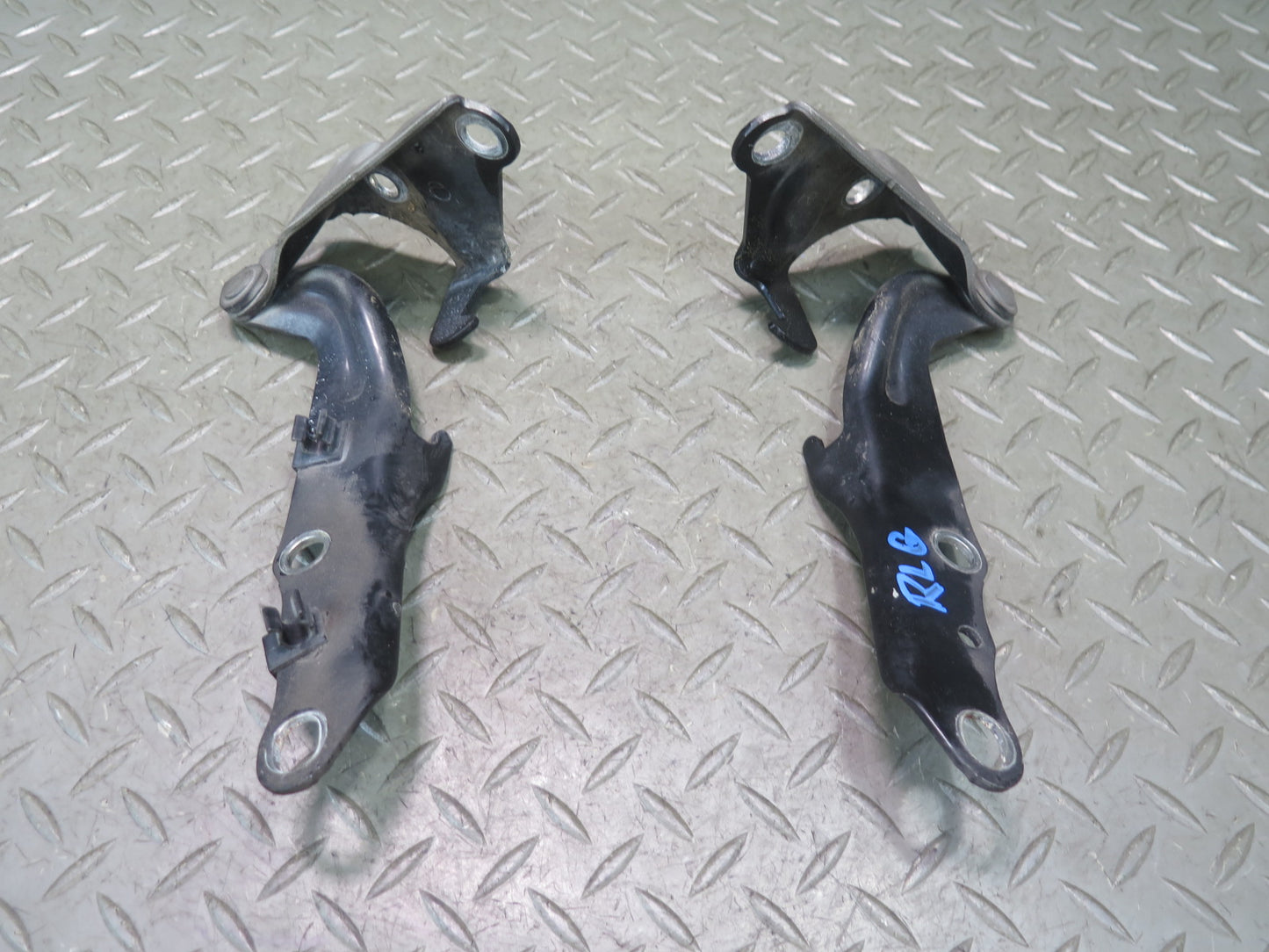 98-05 Lexus UZS160 GS300 GS400 GS430 Set of 2 Front Left & Right Hood Hinge OEM