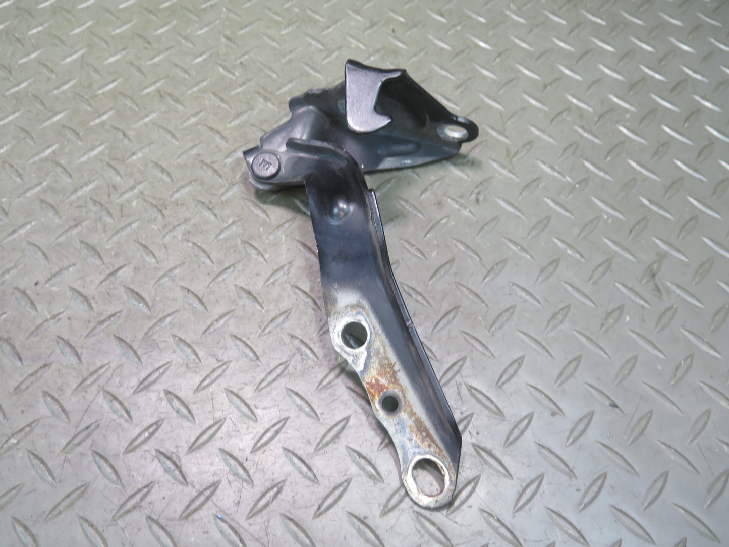 98-05 Lexus UZS160 GS300 GS400 GS430 Set of 2 Front Left & Right Hood Hinge OEM