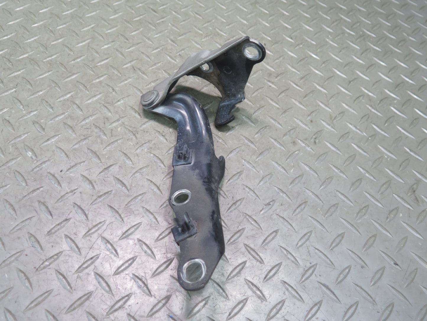 98-05 Lexus UZS160 GS300 GS400 GS430 Set of 2 Front Left & Right Hood Hinge OEM