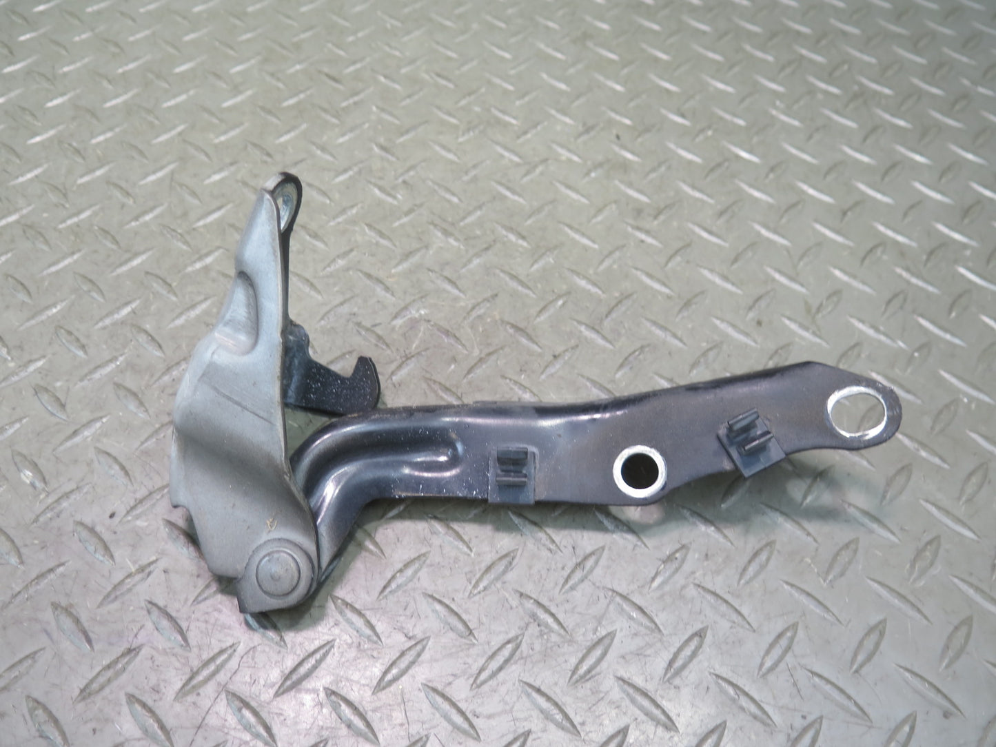 98-05 Lexus UZS160 GS300 GS400 GS430 Set of 2 Front Left & Right Hood Hinge OEM