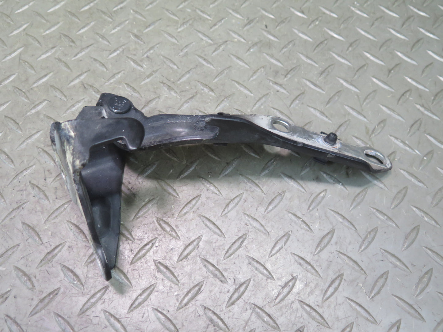 98-05 Lexus UZS160 GS300 GS400 GS430 Set of 2 Front Left & Right Hood Hinge OEM