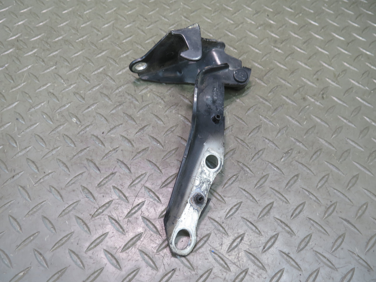 98-05 Lexus UZS160 GS300 GS400 GS430 Set of 2 Front Left & Right Hood Hinge OEM