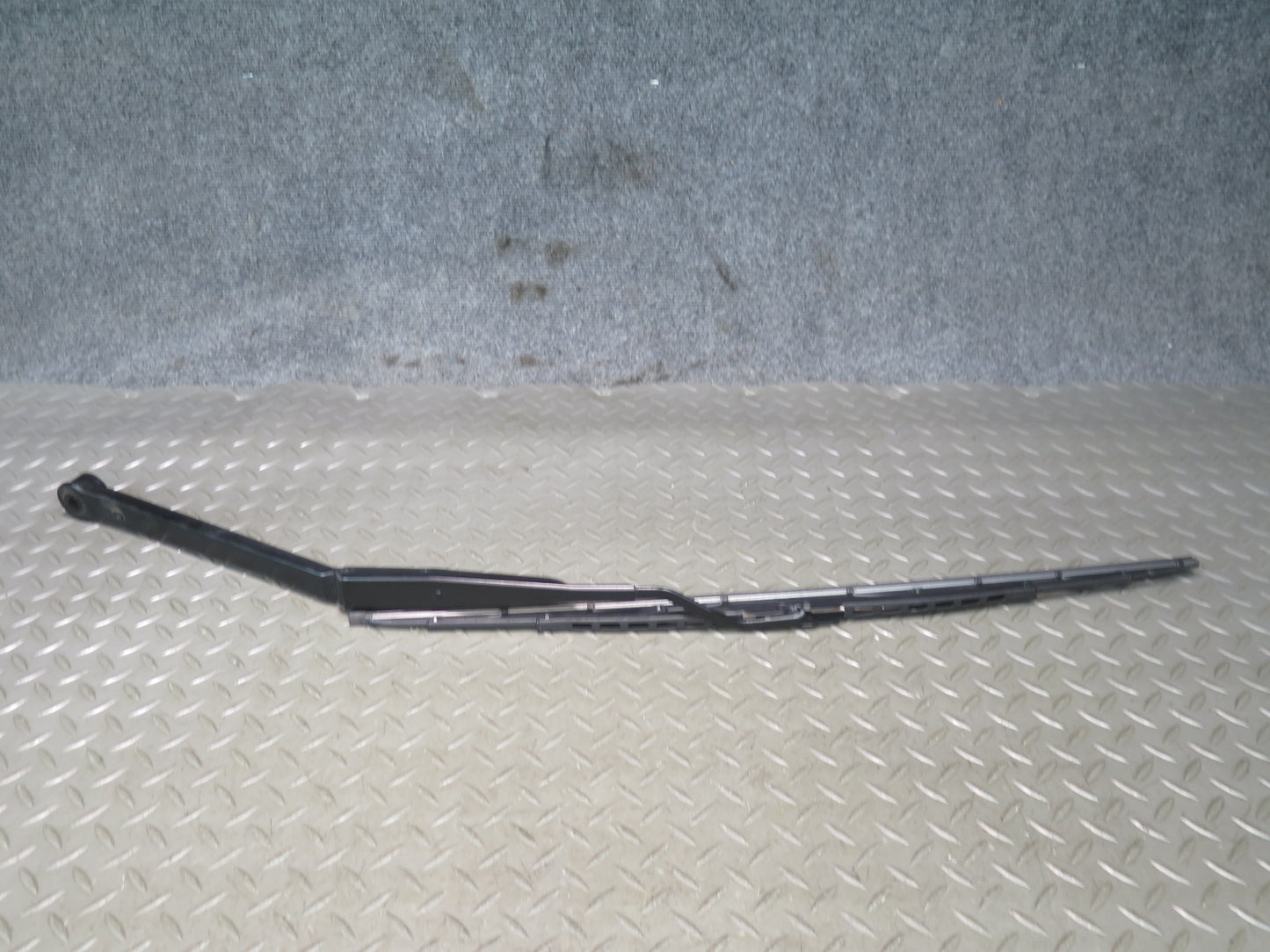 98-05 Lexus UZS160 GS300 GS400 GS430 Set of 2 Front Left & Right Wiper Arm OEM