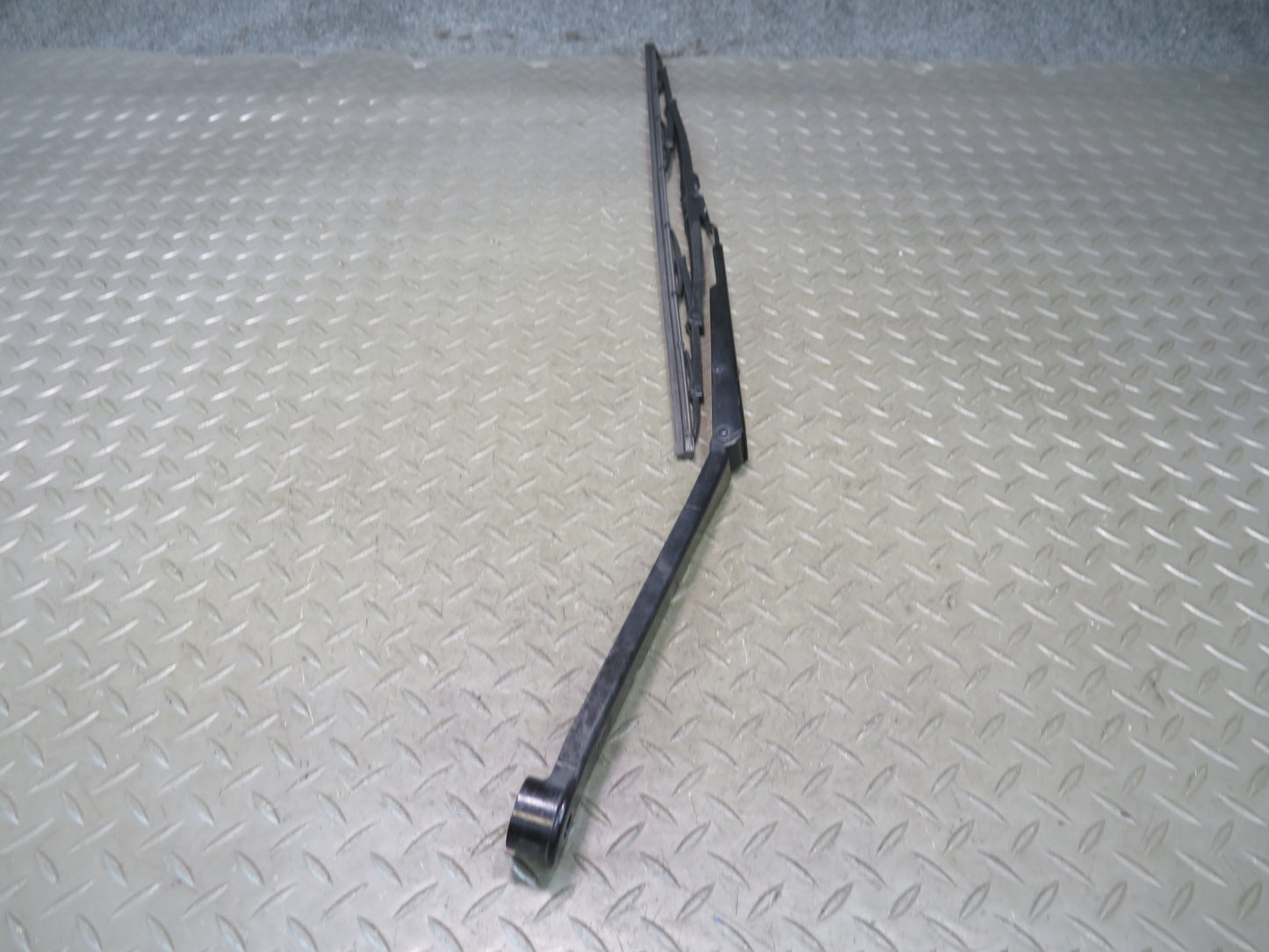 98-05 Lexus UZS160 GS300 GS400 GS430 Set of 2 Front Left & Right Wiper Arm OEM
